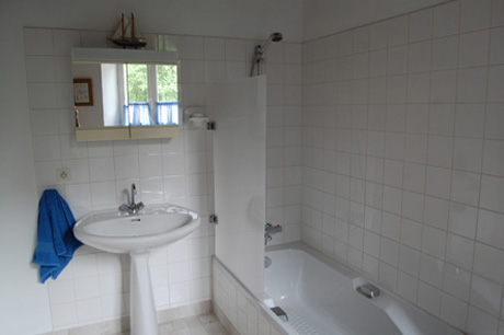 gite with bathroom